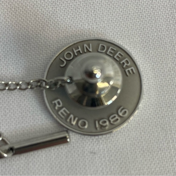 Vintage 1986 John Deere Reno Tie Tack – Bird Design Silver Tone - Picture 2 of 2